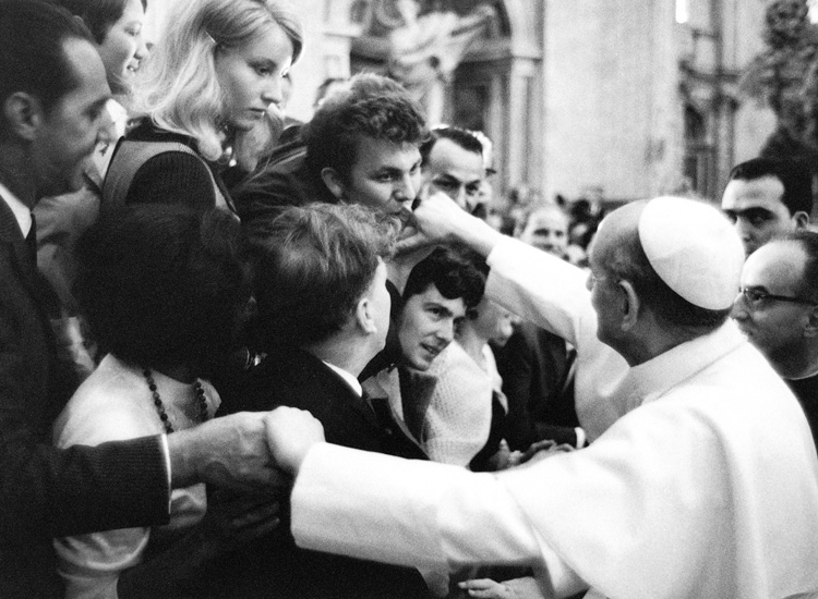 Il Papa incontra un gruppo di giovani in occasione di un’udienza generale nella Basilica di San Pietro (Pepi Merisio)
